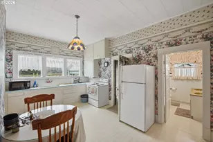 906 C St, Myrtle Point, OR 97458 - Photo 19
