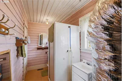 906 C St, Myrtle Point, OR 97458 - Photo 27