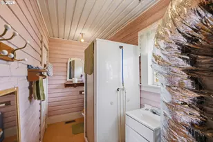 906 C St, Myrtle Point, OR 97458 - Photo 27