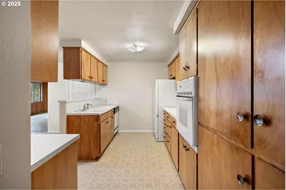 236 Greenvale Dr, Springfield, OR 97477 - Photo 7