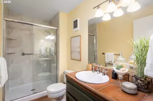 5640 S Riverside Ln, Portland, OR 97239 - Photo 23