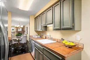 5640 S Riverside Ln, Portland, OR 97239 - Photo 5