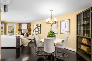 5640 S Riverside Ln, Portland, OR 97239 - Photo 9