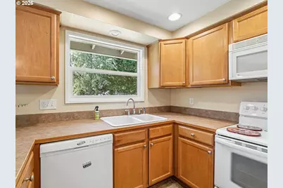 1728 NE 19th St, McMinnville, OR 97128 - Photo 15
