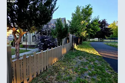 1739 Madison St, Baker City, OR 97814 - Photo 5