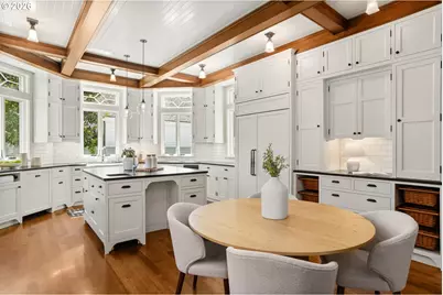 2023 SW Montgomery Dr, Portland, OR 97201 - Photo 9