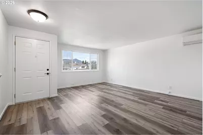 422 S 49th Pl, Springfield, OR 97478 - Photo 3