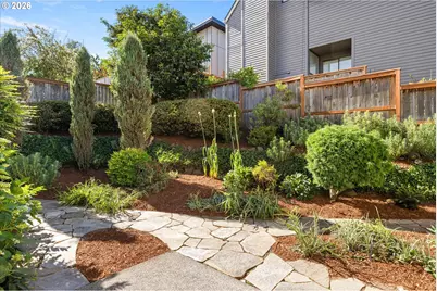 221 SW Texas St, Portland, OR 97219 - Photo 33