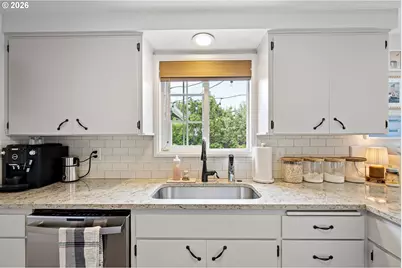 2240 Valhalla St, Eugene, OR 97401 - Photo 11