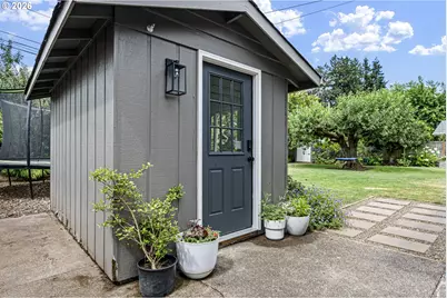 2240 Valhalla St, Eugene, OR 97401 - Photo 31