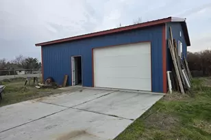 225 NE 8th St, Irrigon, OR 97844 - Photo 3