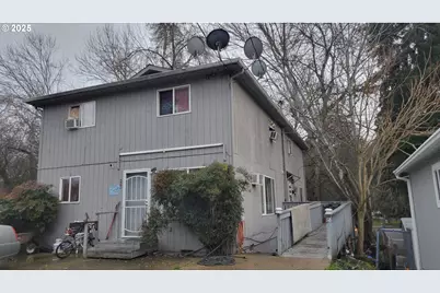 318 NE Howland St, Myrtle Creek, OR 97457 - Photo 1