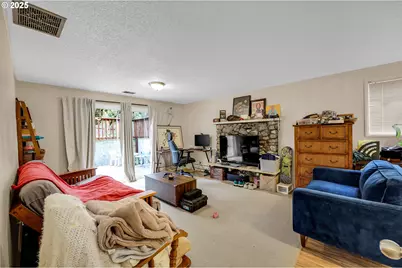 910 E 43rd Ave, Eugene, OR 97405 - Photo 31