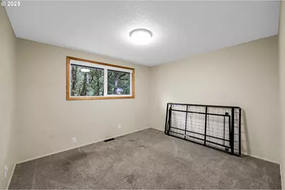 910 E 43rd Ave, Eugene, OR 97405 - Photo 23