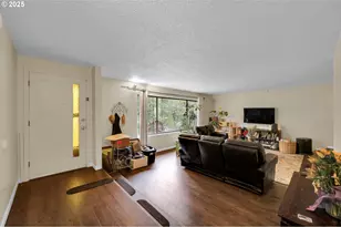 910 E 43rd Ave, Eugene, OR 97405 - Photo 5