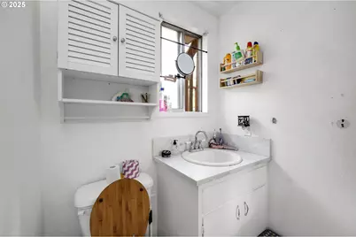 910 E 43rd Ave, Eugene, OR 97405 - Photo 29