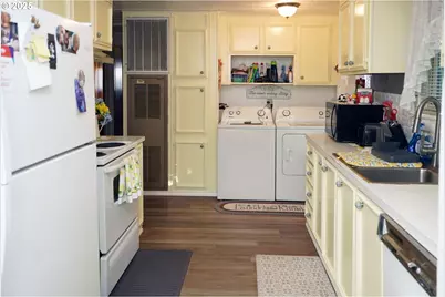 12430 N South Shore Ave, Portland, OR 97217 - Photo 9