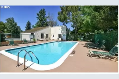 12430 N South Shore Ave, Portland, OR 97217 - Photo 17