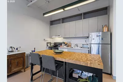 1314 NW Irving St #201, Portland, OR 97209 - Photo 15