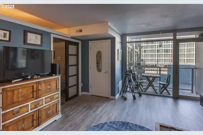 533 NE Holladay St #308, Portland, OR 97232 - Photo 5