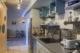 533 NE Holladay St, Portland, OR 97232 - Photo 7