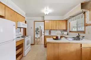 601 E 12th St, The Dalles, OR 97058 - Photo 17