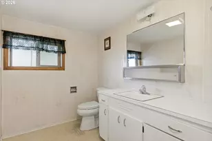 601 E 12th St, The Dalles, OR 97058 - Photo 33