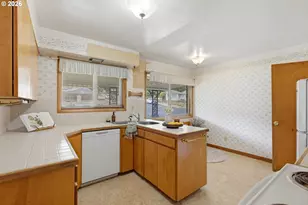 601 E 12th St, The Dalles, OR 97058 - Photo 13