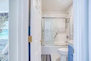 1284 NW 15th St, Lincoln City, OR 97367 - Photo 17