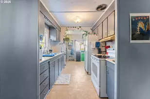 1735 Pennsylvania St, Coos Bay, OR 97420 - Photo 3