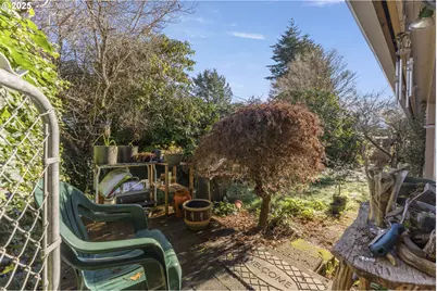 1735 Pennsylvania St, Coos Bay, OR 97420 - Photo 17