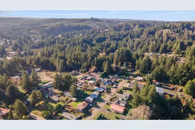 1735 Pennsylvania St, Coos Bay, OR 97420 - Photo 33