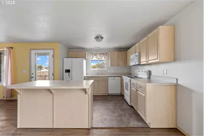 335 SE Third St, Irrigon, OR 97844 - Photo 5