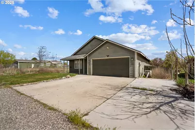 335 SE Third St, Irrigon, OR 97844 - Photo 1