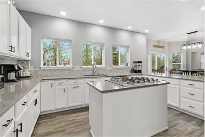 2728 Hallmark Ln, Eugene, OR 97402 - Photo 13