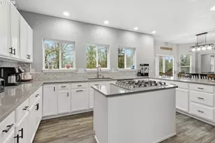 2728 Hallmark Ln, Eugene, OR 97402 - Photo 13