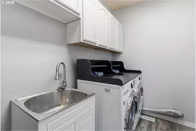 2728 Hallmark Ln, Eugene, OR 97402 - Photo 21