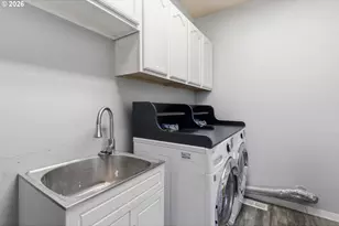 2728 Hallmark Ln, Eugene, OR 97402 - Photo 21