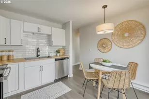 3114 SW Carson St, Portland, OR 97219 - Photo 11