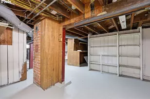 996 W 8th Ave, Eugene, OR 97402 - Photo 33