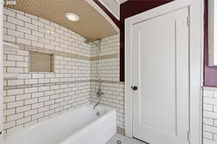 996 W 8th Ave, Eugene, OR 97402 - Photo 17