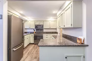 10054 SW Erie Ct, Tualatin, OR 97062 - Photo 3