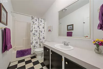 301 Deal St, Junction City, OR 97448 - Photo 27