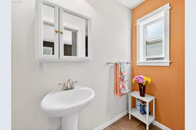 1130 NW 1st St, Gresham, OR 97030 - Photo 7