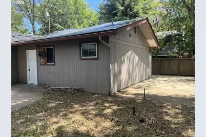 344 Peckerwood Ln, Grants Pass, OR 97527 - Photo 3