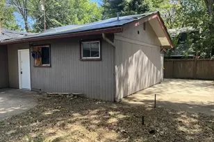344 Peckerwood Ln, Grants Pass, OR 97527 - Photo 3