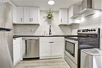 8425 N Swenson St, Portland, OR 97203 - Photo 17