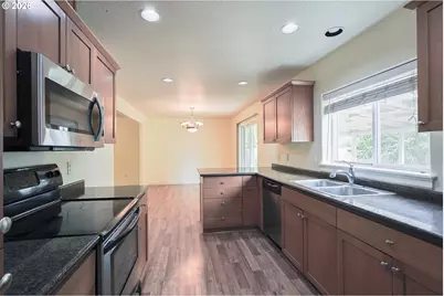 15817 NE Everett Ct, Portland, OR 97230 - Photo 13