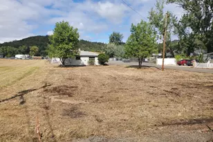 132 NE Sawyers Ln, Roseburg, OR 97470 - Photo 1