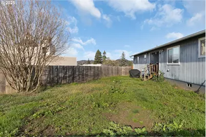 830 W Kenwood St, Roseburg, OR 97471 - Photo 25